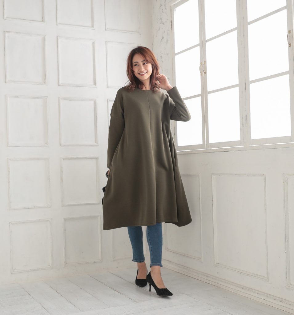 甘くなり過ぎない スウェットaラインワンピ スのレイヤードコーディネート 洋服アレコレ