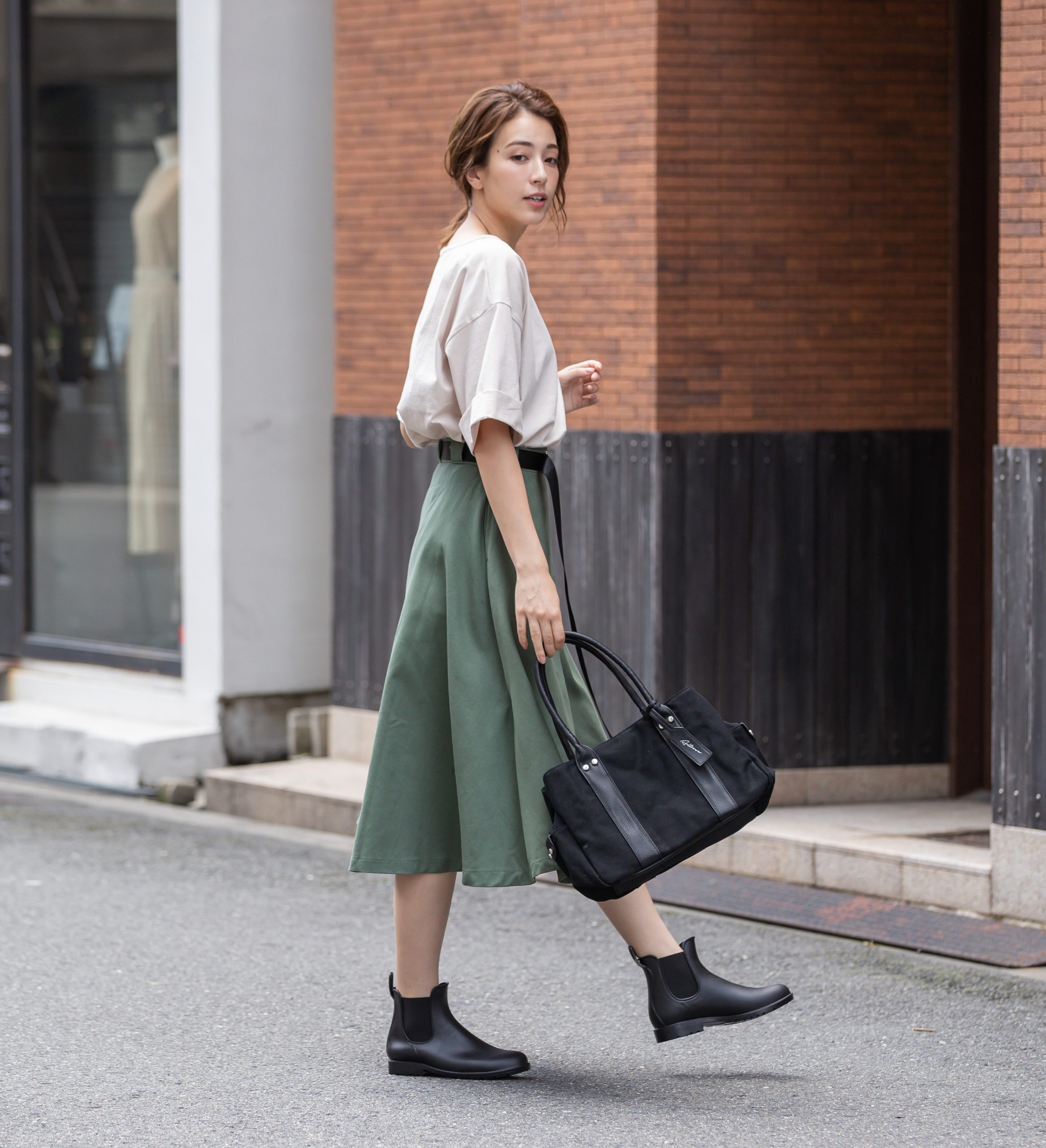 雨でもおしゃれを楽しむ 大人女子の雨の日コーデ 洋服アレコレ