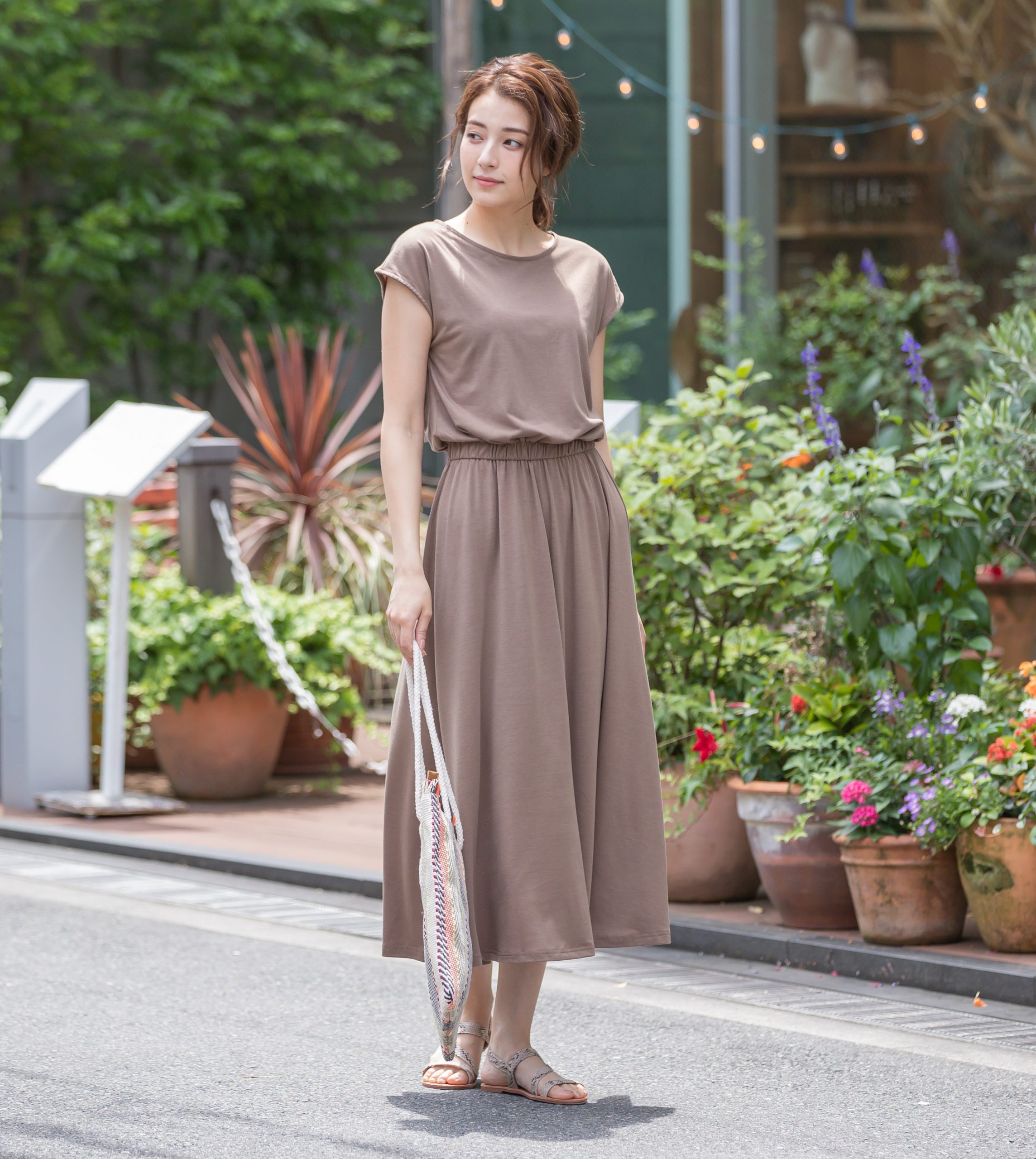 シンプルワンピは小物使い アースカラーでこなれ感をプラス 洋服アレコレ