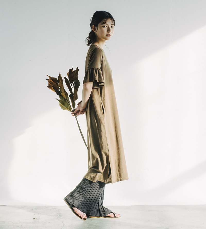 フリルスリーブワンピースはレイヤードスタイルで即こなれスタイルに 洋服アレコレ