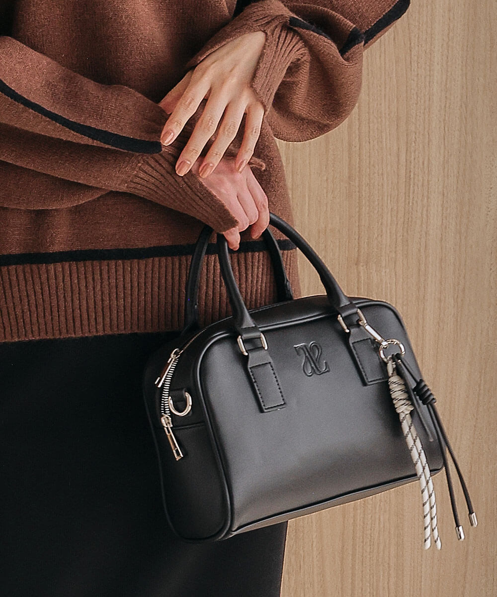 スウェットパーカーで軽やかに仕上げるスポーティフェミニンコーデ2