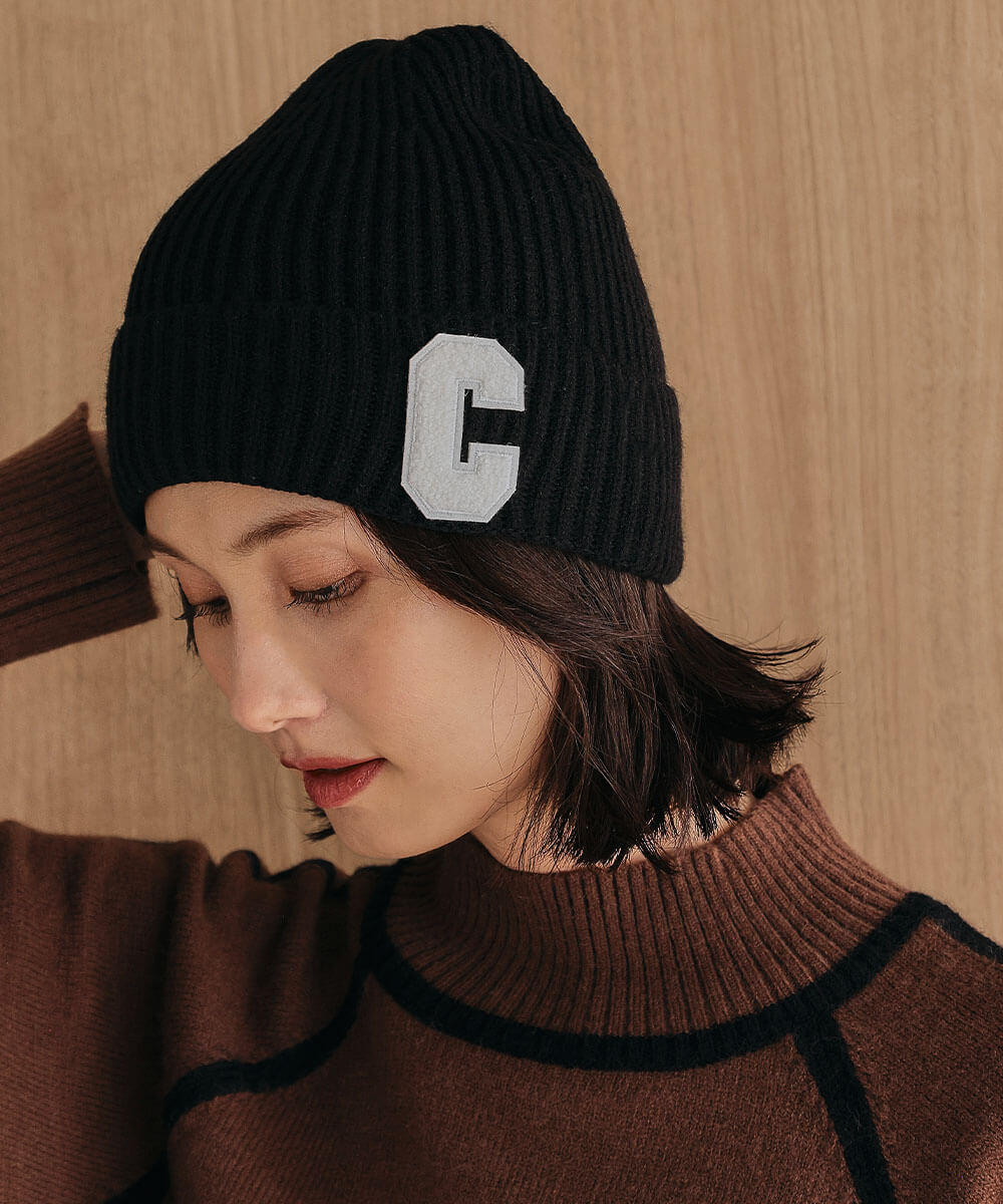 スウェットパーカーで軽やかに仕上げるスポーティフェミニンコーデ3