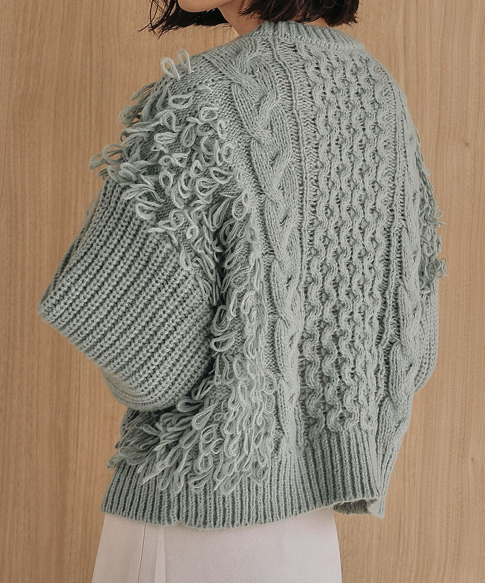 スウェットパーカーで軽やかに仕上げるスポーティフェミニンコーデ2